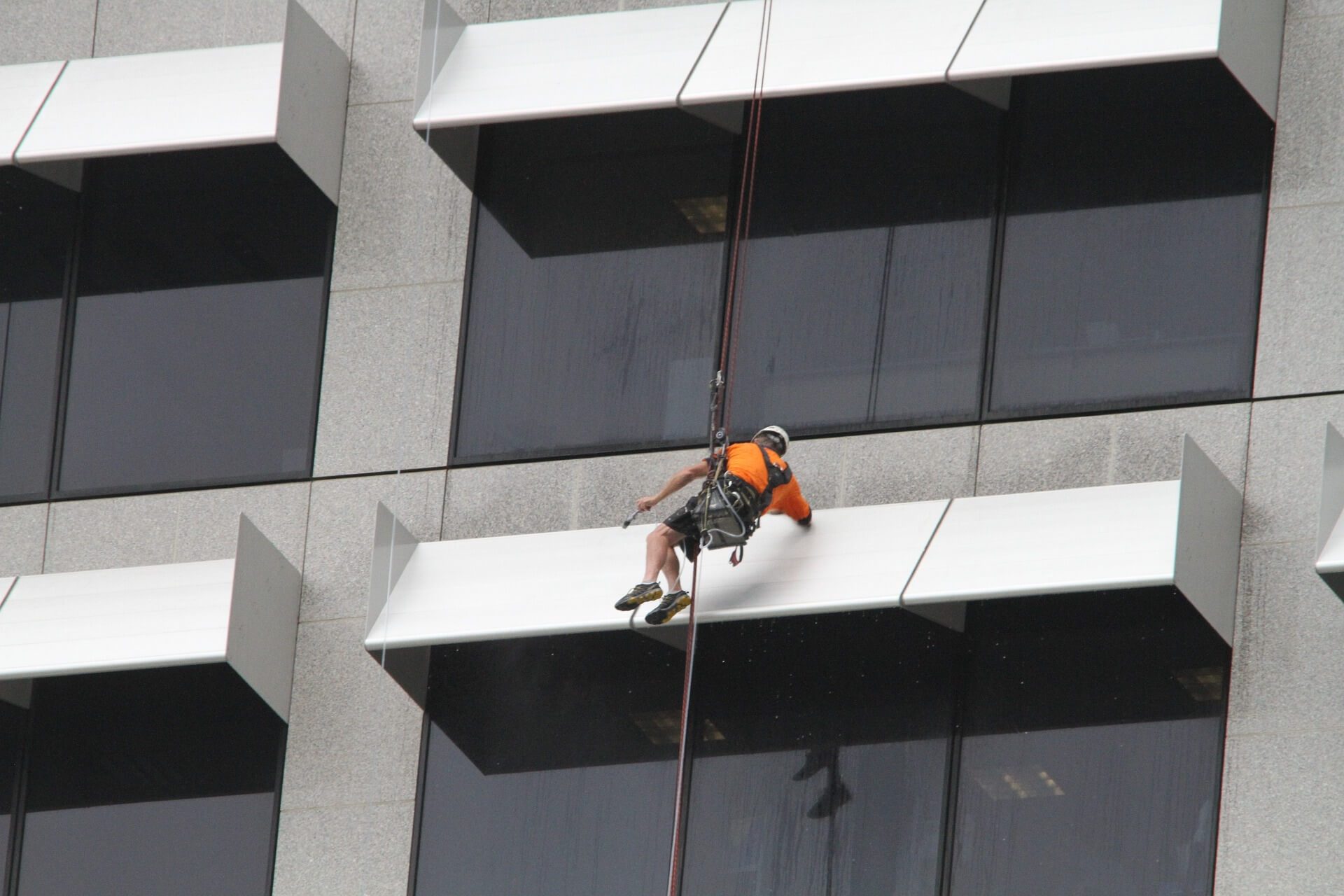 FACADE CLEANING