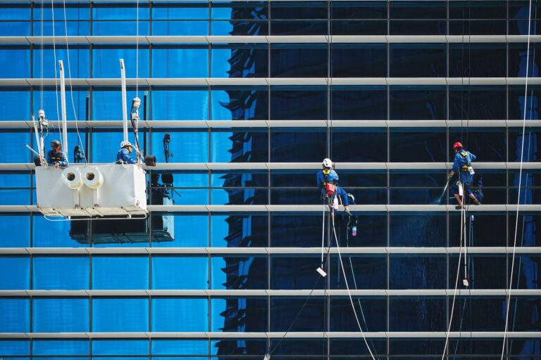 Dubai’s Premier Window Cleaning Services Using Rope Access